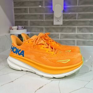 Hoka Clifton 9 Running Shoes. Men’s Size 9D Color Orange